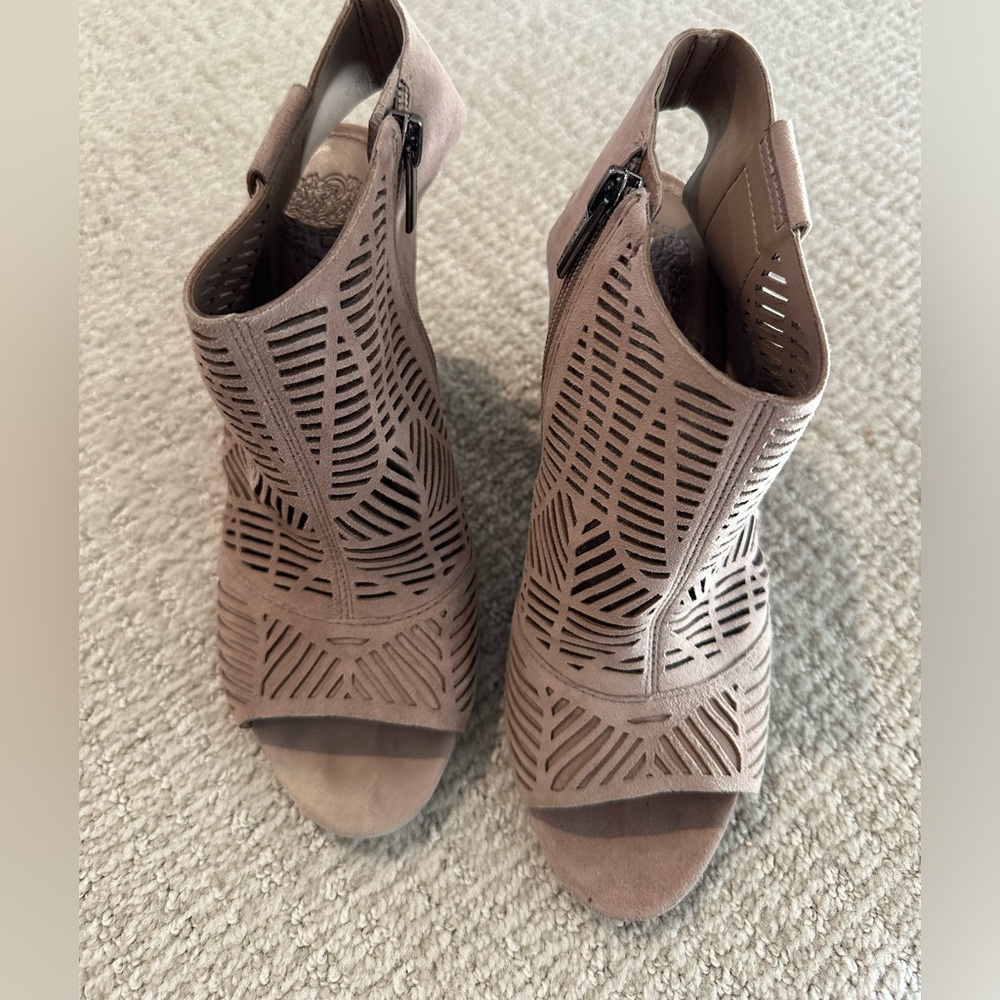 Vince Camuto shoes size 6.5